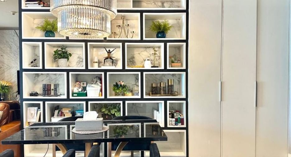 For rent 2 bedrooms condo in Pathum Wan, Bangkok