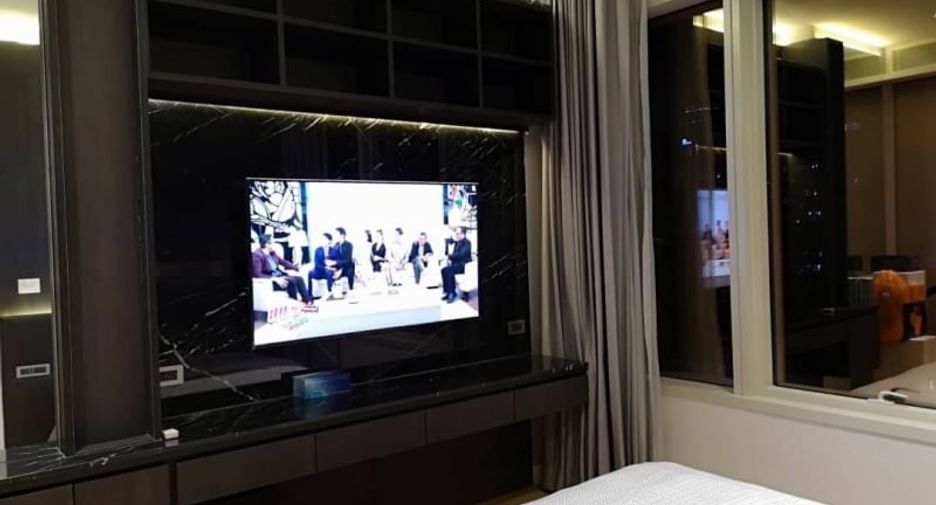 For rent 2 bedrooms condo in Pathum Wan, Bangkok