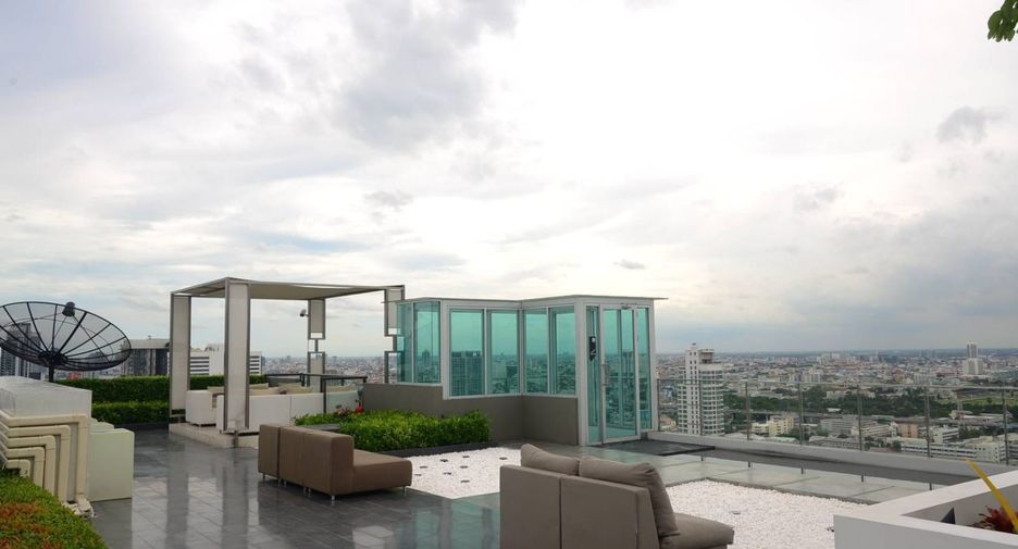 For sale 3 bedrooms condo in Ratchathewi, Bangkok