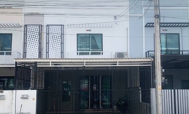 出售 4 卧室 联排别墅 在 Sai Mai, 曼谷