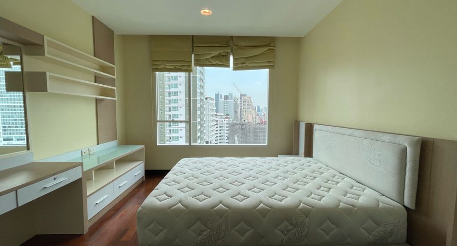 For sale 3 bedrooms condo in Khlong Toei, Bangkok