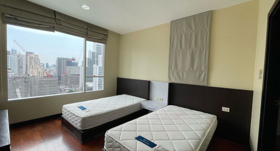 For sale 3 bedrooms condo in Khlong Toei, Bangkok