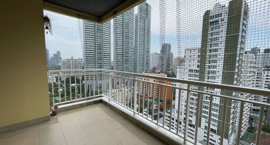 For sale 3 bedrooms condo in Khlong Toei, Bangkok