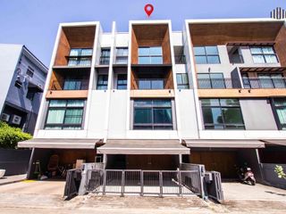 For sale 3 bed townhouse in Lat Phrao, Bangkok