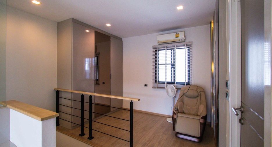 For sale 3 bedrooms townhouse in Lat Phrao, Bangkok