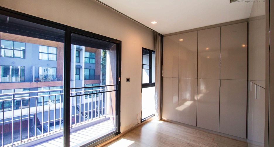 For sale 3 bedrooms townhouse in Lat Phrao, Bangkok