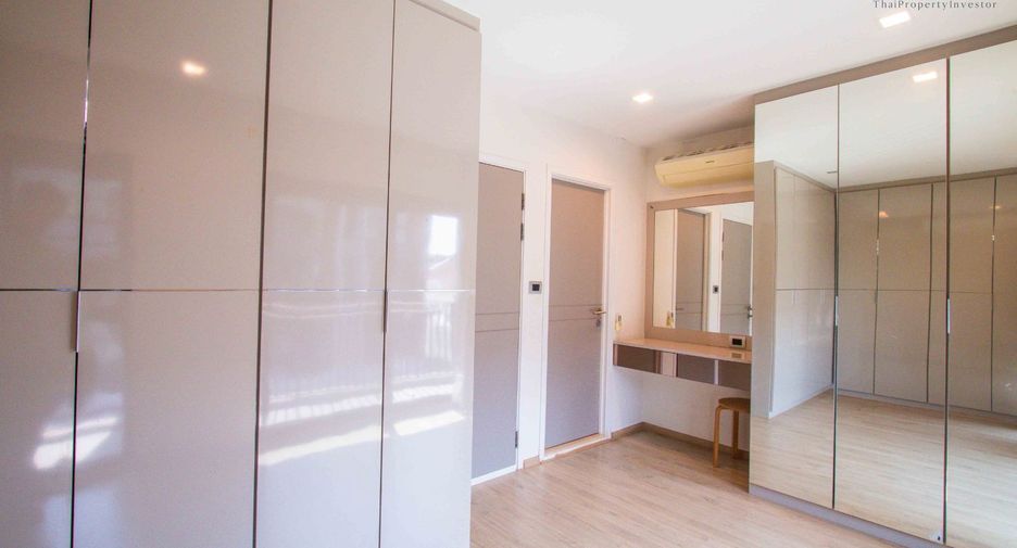 For sale 3 bedrooms townhouse in Lat Phrao, Bangkok