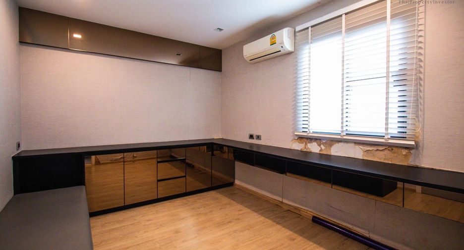 For sale 3 bedrooms townhouse in Lat Phrao, Bangkok