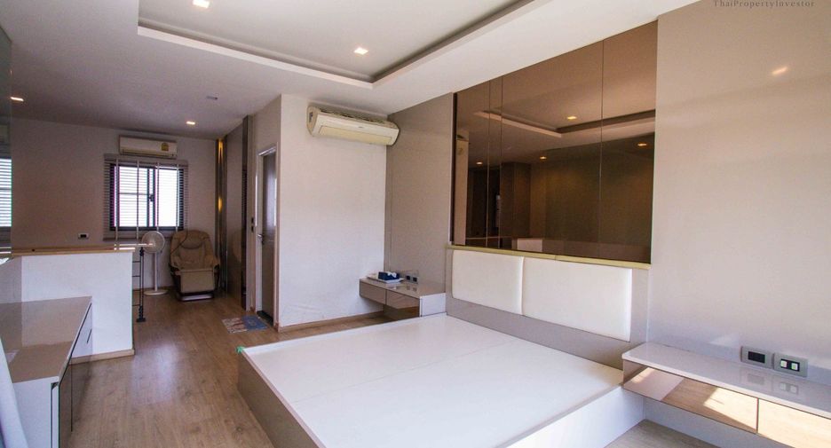 For sale 3 bedrooms townhouse in Lat Phrao, Bangkok