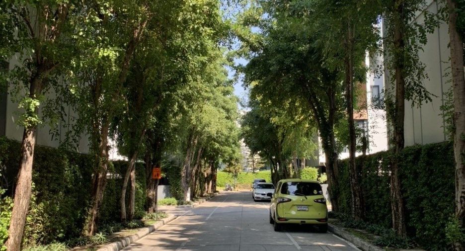 For sale 3 bedrooms townhouse in Lat Phrao, Bangkok