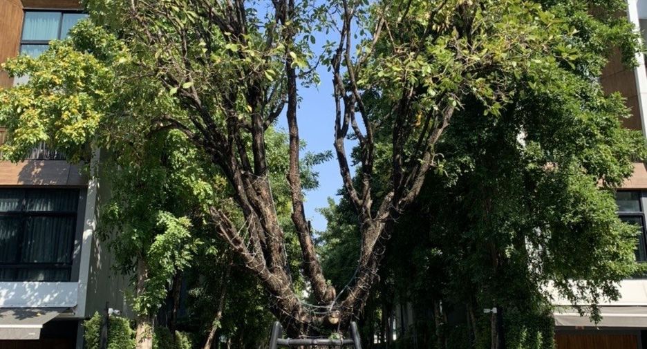 For sale 3 bedrooms townhouse in Lat Phrao, Bangkok