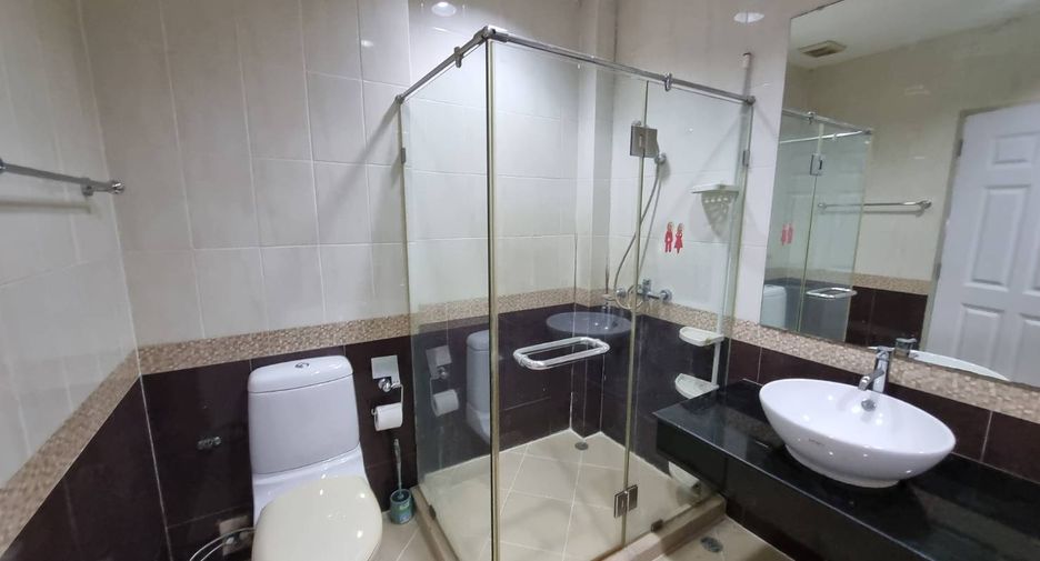 Reihenhaus zur Miete mit 3 Zimmer in Yan Nawa, Bangkok