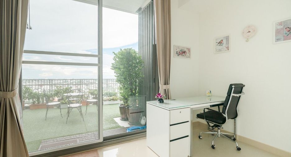 For rent 3 bedrooms condo in Watthana, Bangkok