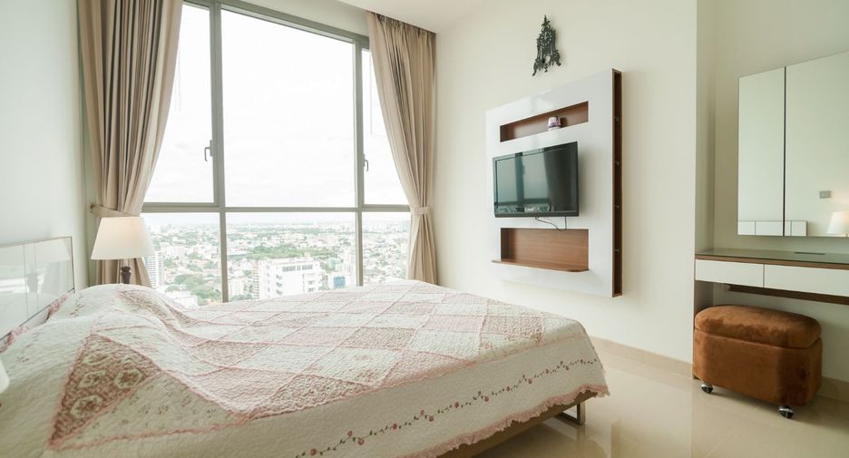For rent 3 bedrooms condo in Watthana, Bangkok
