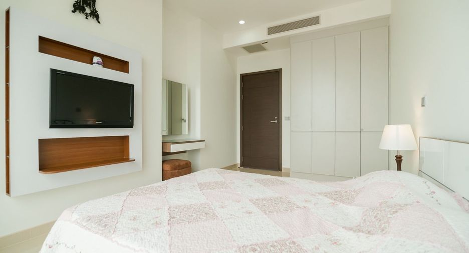 For rent 3 bedrooms condo in Watthana, Bangkok