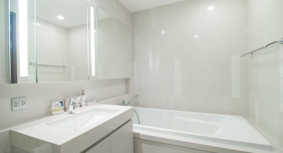 For rent 3 bedrooms condo in Watthana, Bangkok