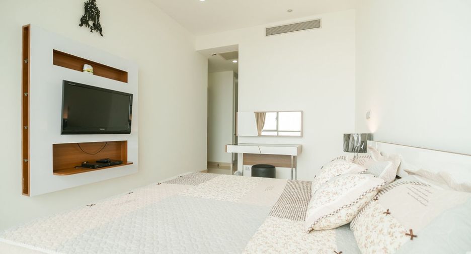 For rent 3 bedrooms condo in Watthana, Bangkok