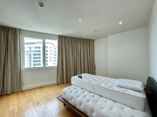 For rent 3 bedrooms apartment in Khlong Toei, Bangkok