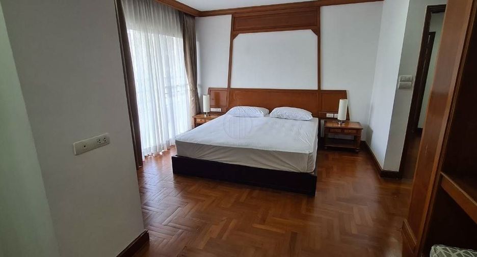For rent 3 bedrooms condo in Watthana, Bangkok