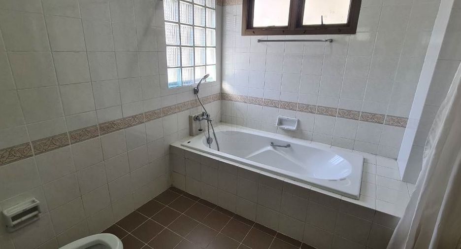For rent 3 bedrooms condo in Watthana, Bangkok