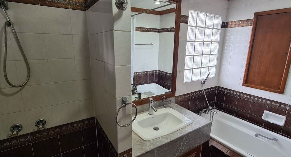 For rent 3 bedrooms condo in Watthana, Bangkok