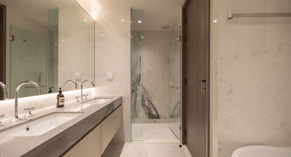 Condo en alquiler de 2 habitaciones en Pathum Wan, Bangkok