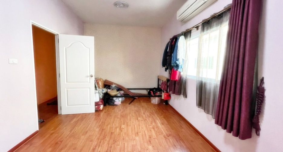 For sale 3 bedrooms townhouse in Mueang Udon Thani, Udon Thani