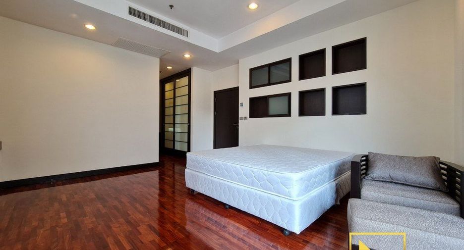For rent 3 Beds serviced apartment in Watthana, Bangkok