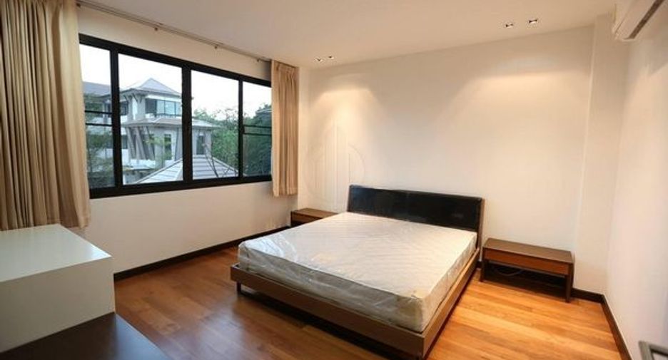 For rent 3 bedrooms house in Watthana, Bangkok