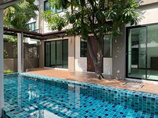 For rent 3 bedrooms house in Watthana, Bangkok