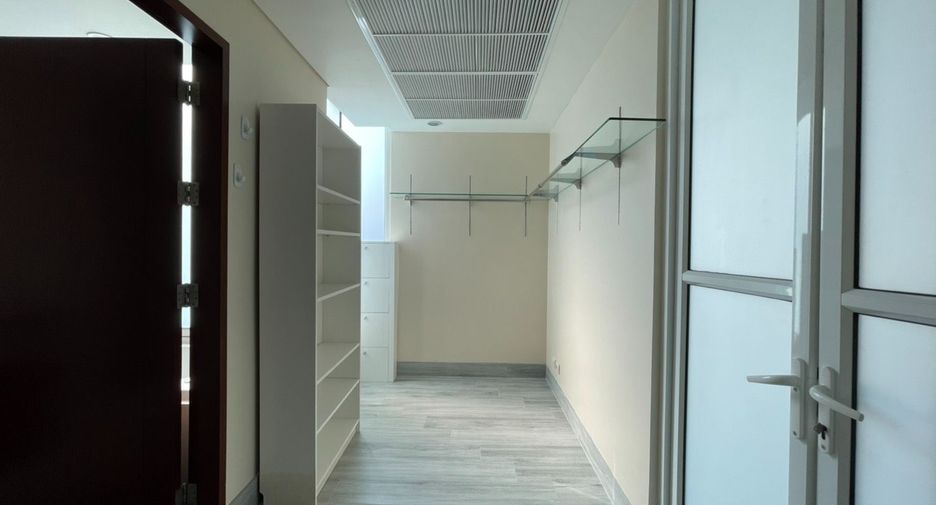 For rent studio condo in Pathum Wan, Bangkok