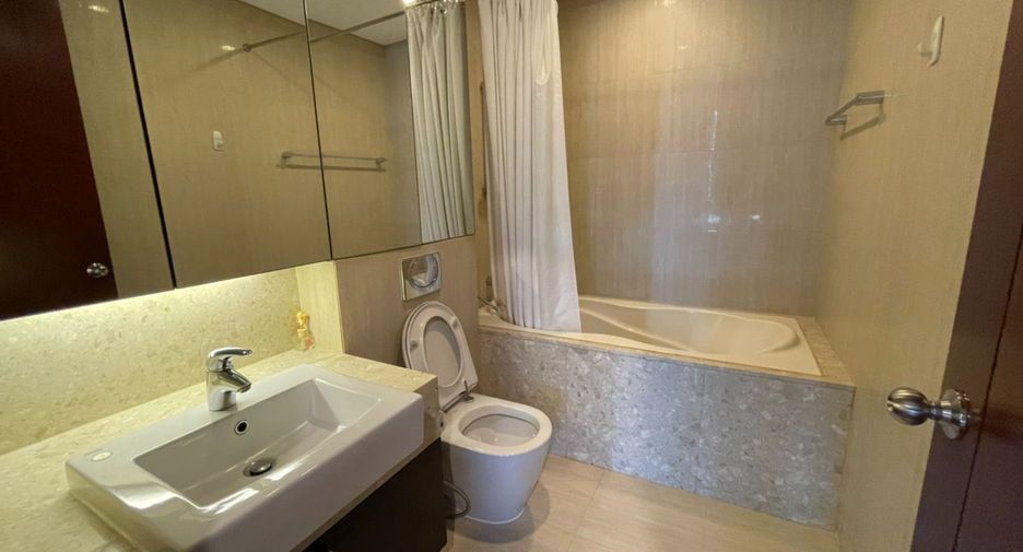 For rent studio condo in Pathum Wan, Bangkok