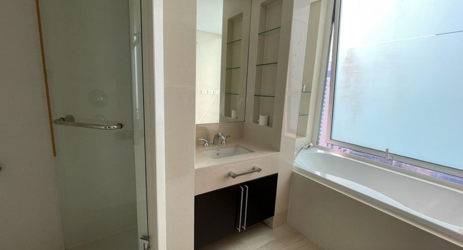 For rent studio condo in Pathum Wan, Bangkok