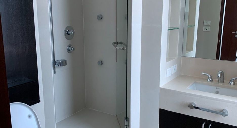 For rent studio condo in Pathum Wan, Bangkok