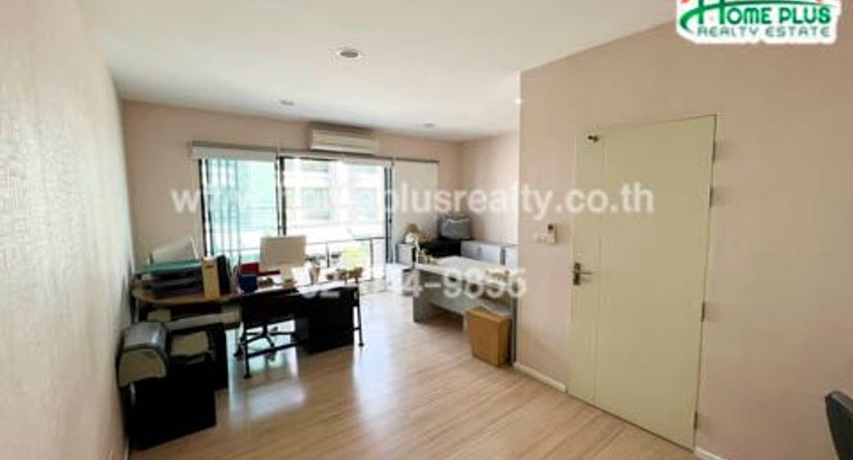 For sale 3 bedrooms townhouse in Bang Kapi, Bangkok