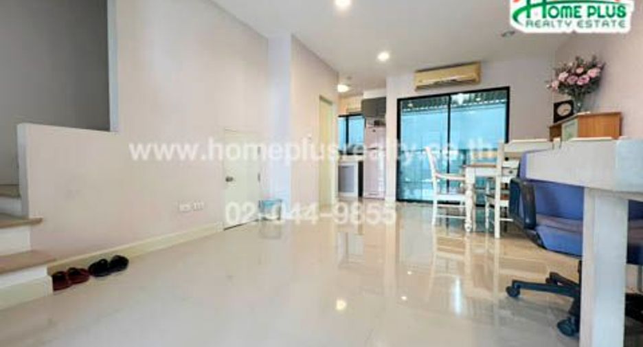 For sale 3 bedrooms townhouse in Bang Kapi, Bangkok