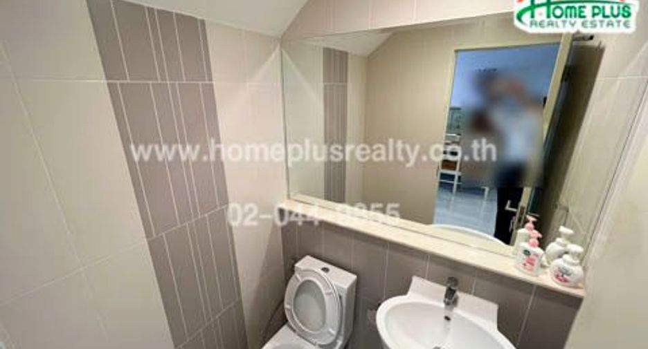 For sale 3 bedrooms townhouse in Bang Kapi, Bangkok