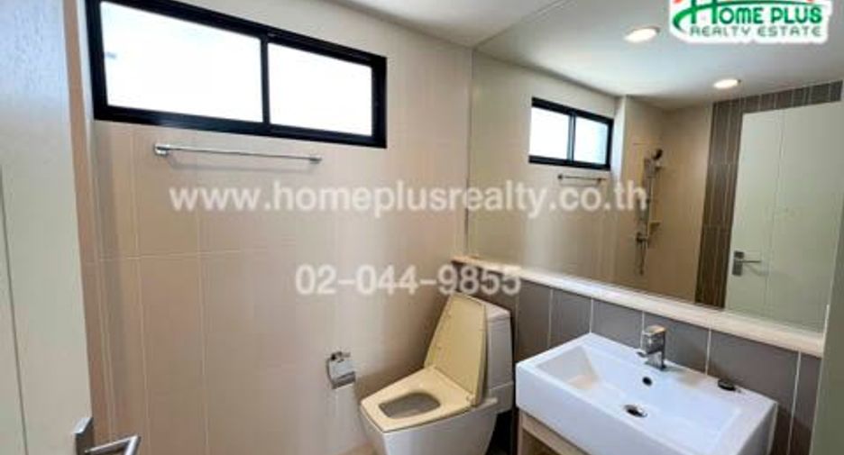 For sale 3 bedrooms townhouse in Bang Kapi, Bangkok