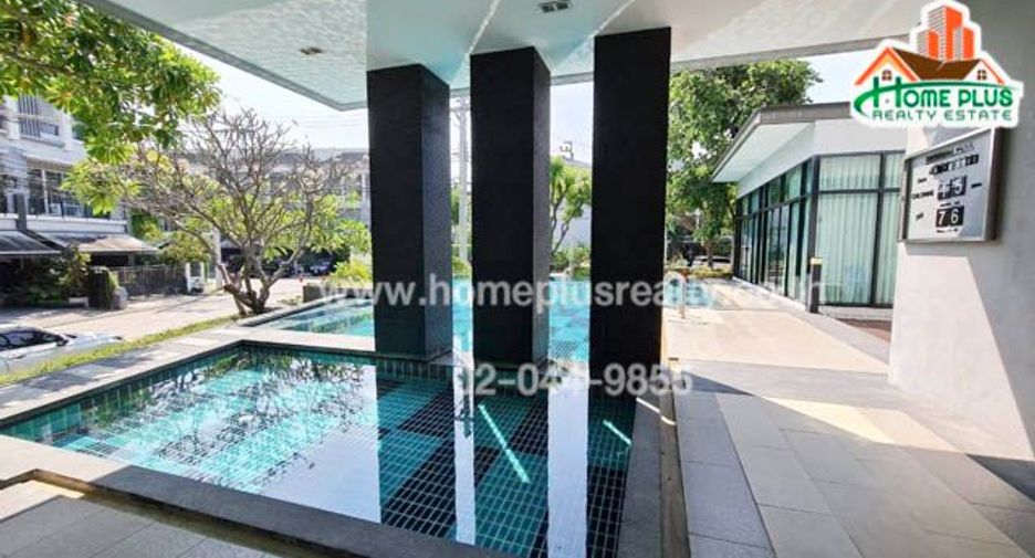 For sale 3 bedrooms townhouse in Bang Kapi, Bangkok