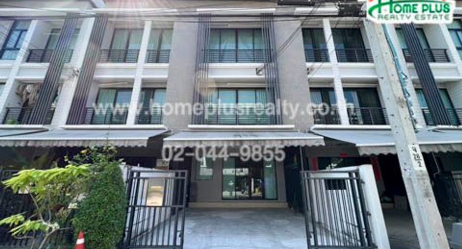 For sale 3 bedrooms townhouse in Bang Kapi, Bangkok