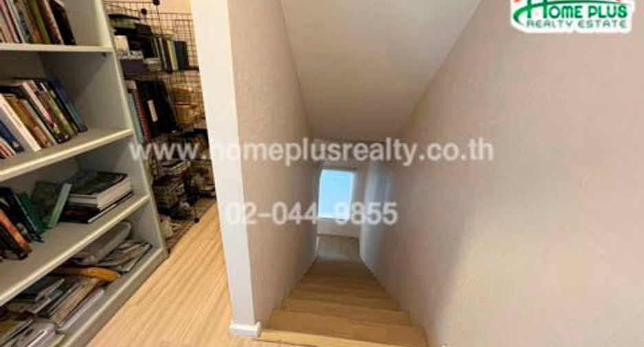 For sale 3 bedrooms townhouse in Bang Kapi, Bangkok