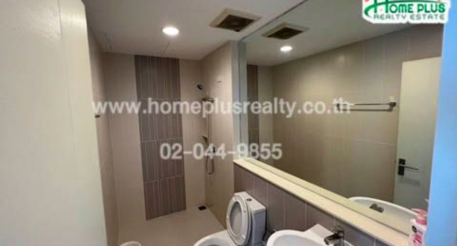 For sale 3 bedrooms townhouse in Bang Kapi, Bangkok