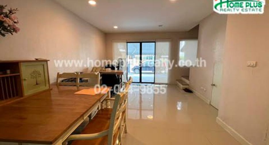 For sale 3 bedrooms townhouse in Bang Kapi, Bangkok