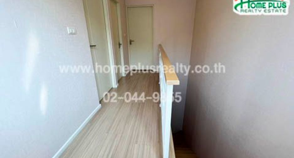 For sale 3 bedrooms townhouse in Bang Kapi, Bangkok