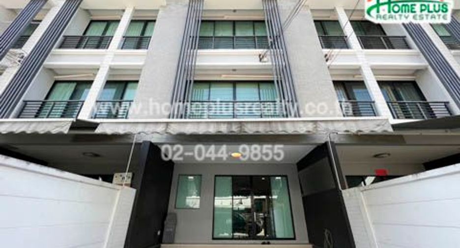 For sale 3 bedrooms townhouse in Bang Kapi, Bangkok