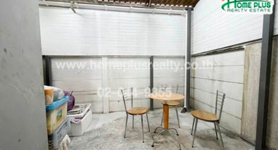 For sale 3 bedrooms townhouse in Bang Kapi, Bangkok