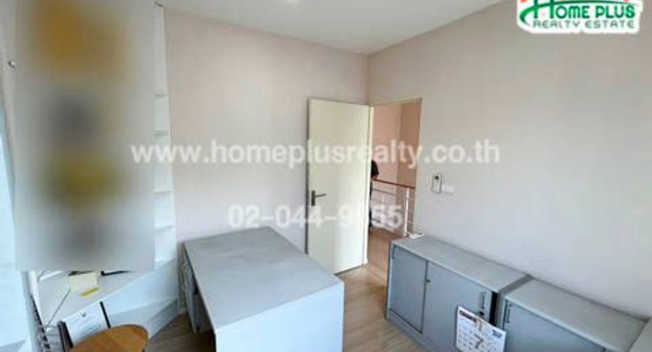 For sale 3 bedrooms townhouse in Bang Kapi, Bangkok