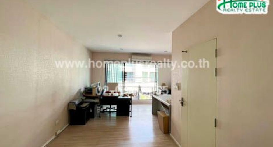 For sale 3 bedrooms townhouse in Bang Kapi, Bangkok