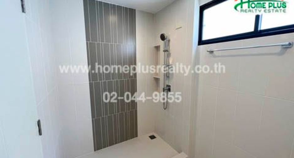For sale 3 bedrooms townhouse in Bang Kapi, Bangkok
