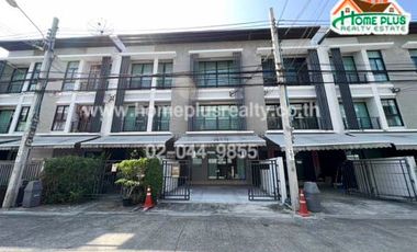 À vendre 3 chambres maison de ville à Bang Kapi, Bangkok